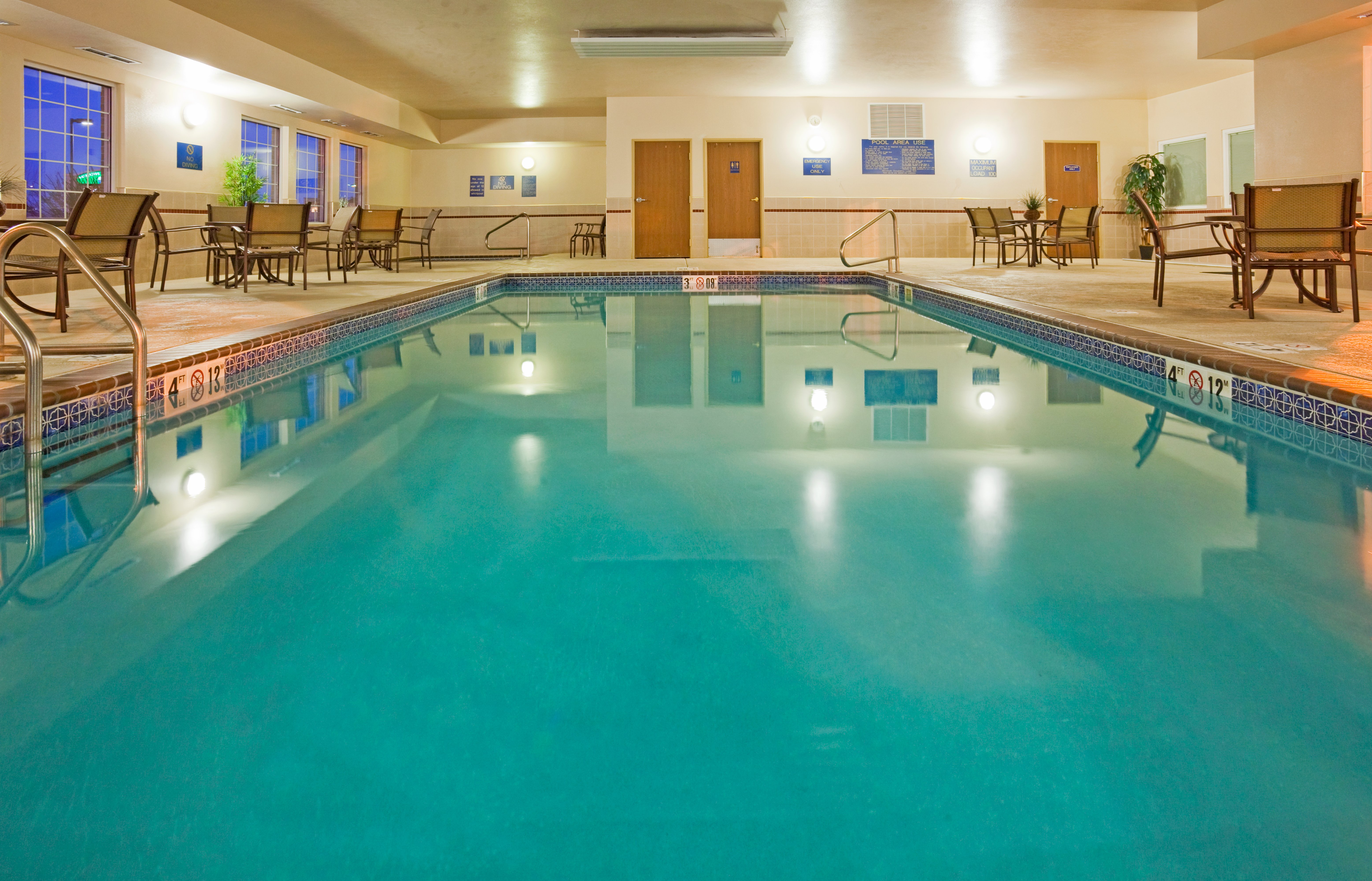 Holiday Inn Express Hotel and Suites Sioux Falls At Empire Mall 37/75
