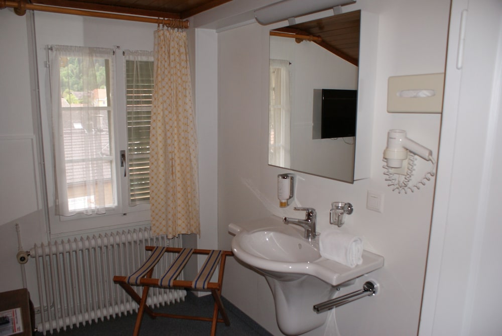 Hotel Baeren the Bear Inn 80/80