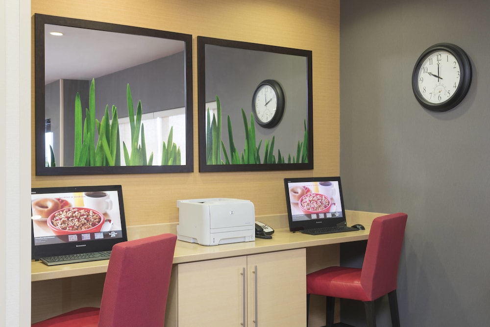 TownePlace Suites by Marriott Kalamazoo 6/24