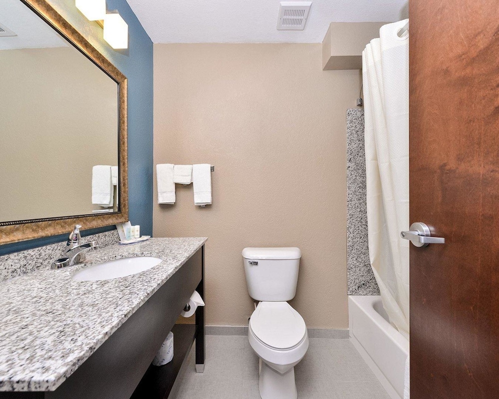 Comfort Inn & Suites Springfield I-55 7/37