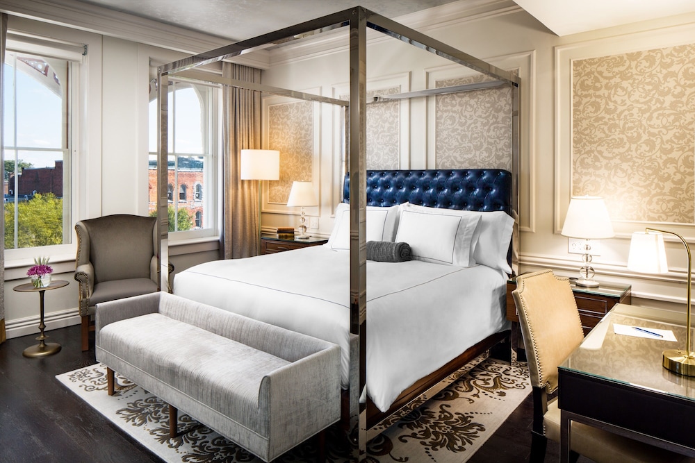 The Adelphi Hotel 22/75
