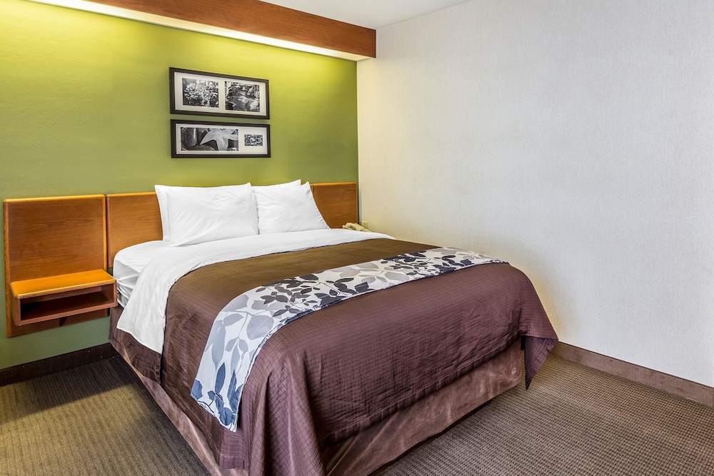 Sleep Inn & Suites Bay View Acme - Traverse City 9/68