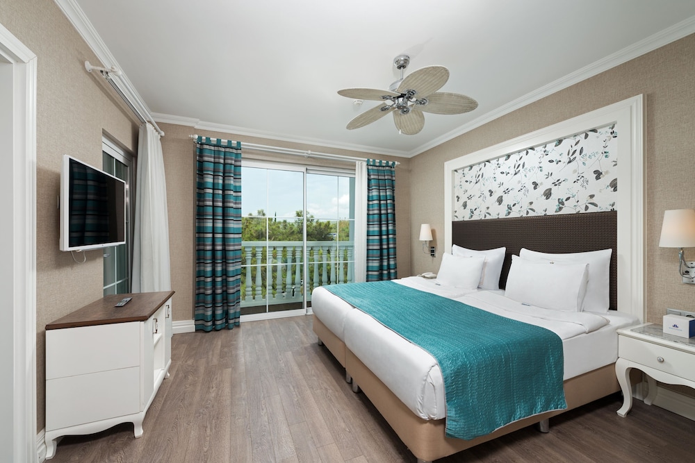 Rubi Platinum Spa Resort and Suites 28/72