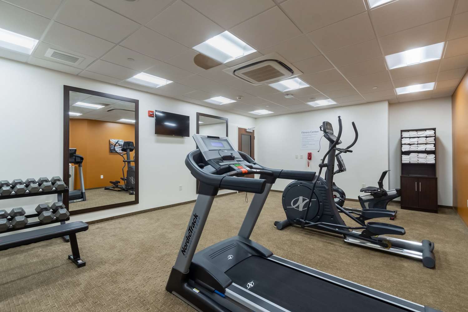 Comfort Inn & Suites - Harrisburg Airport - Hershey South 26/48
