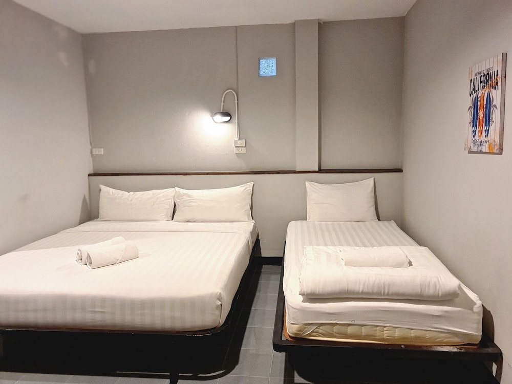 ROOM, TRIPLE, 3 BEDS, PRIVATE BATHROOM
