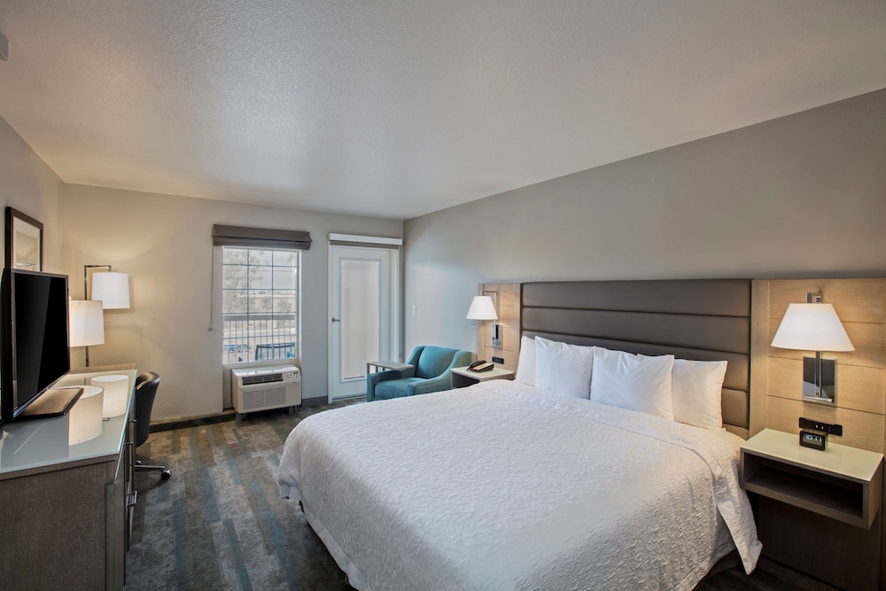 Hampton Inn and Suites Hermosa Beach 13/43