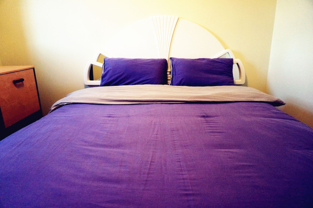 Vancouver-Beijing Bed and Breakfast 8/16
