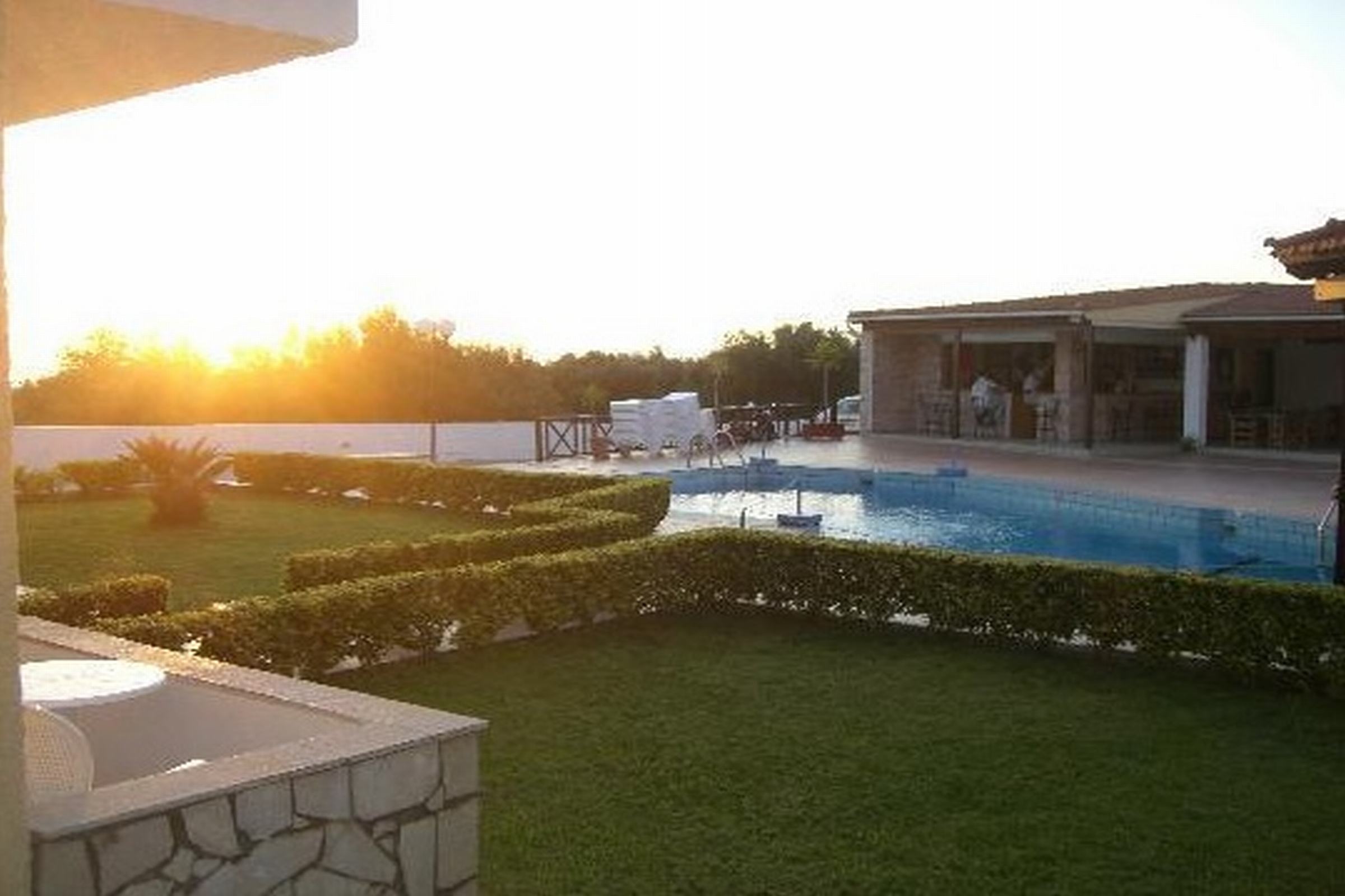 Mareva Apartments 18/25