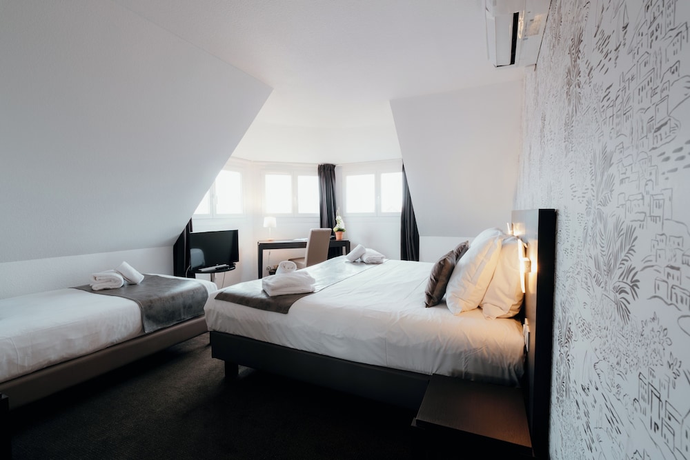 Hotel Red Fox 40/61