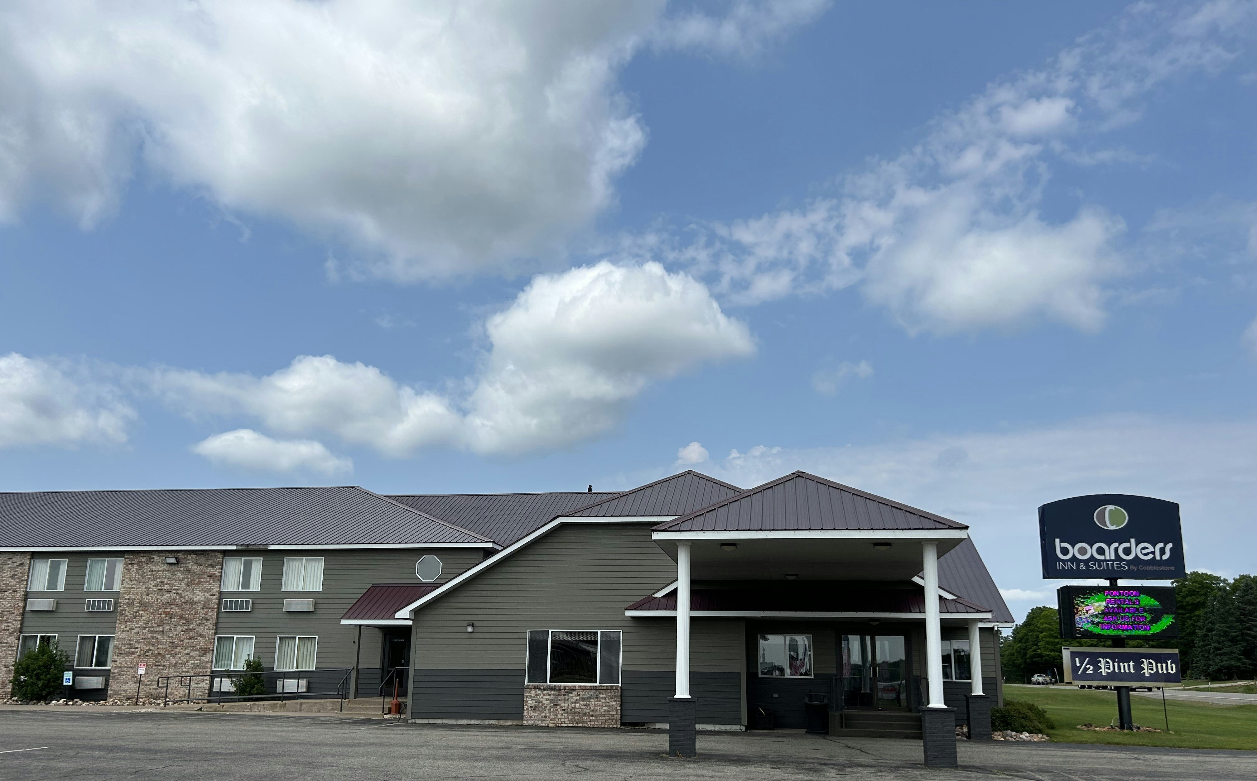 Boarders Inn & Suites by Cobblestone Hotels - Munising 1/51
