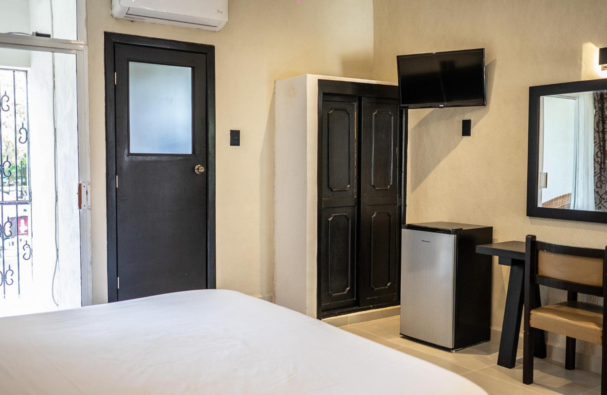 غرفة بسرير كينج بشرفة، SUITE HOTEL MARIA DE LA LUZ 5/10