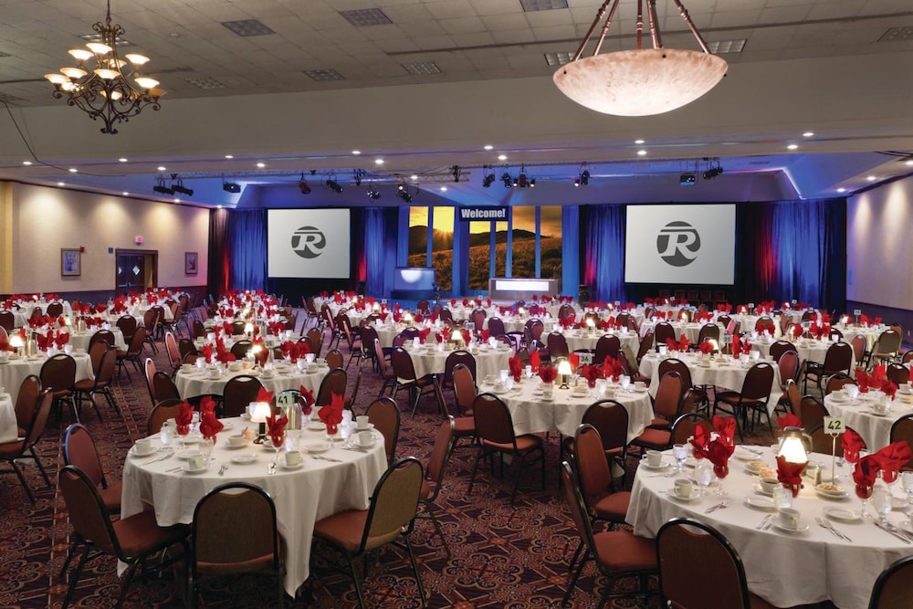 Bismarck Hotel and Conference Center 36/50