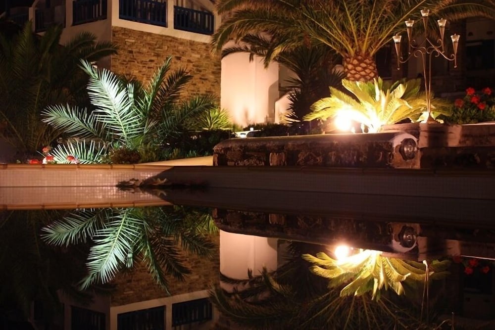Dolphin Antiparos Villas and Suites 40/50