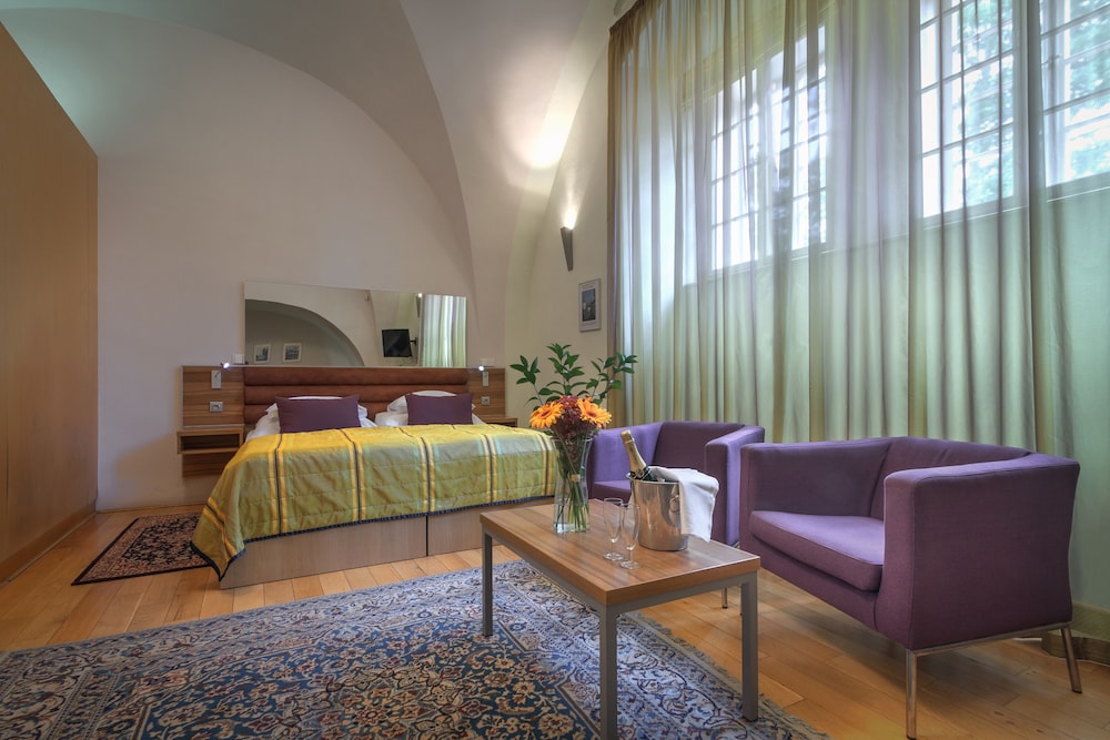 Monastery Hotel 50/89