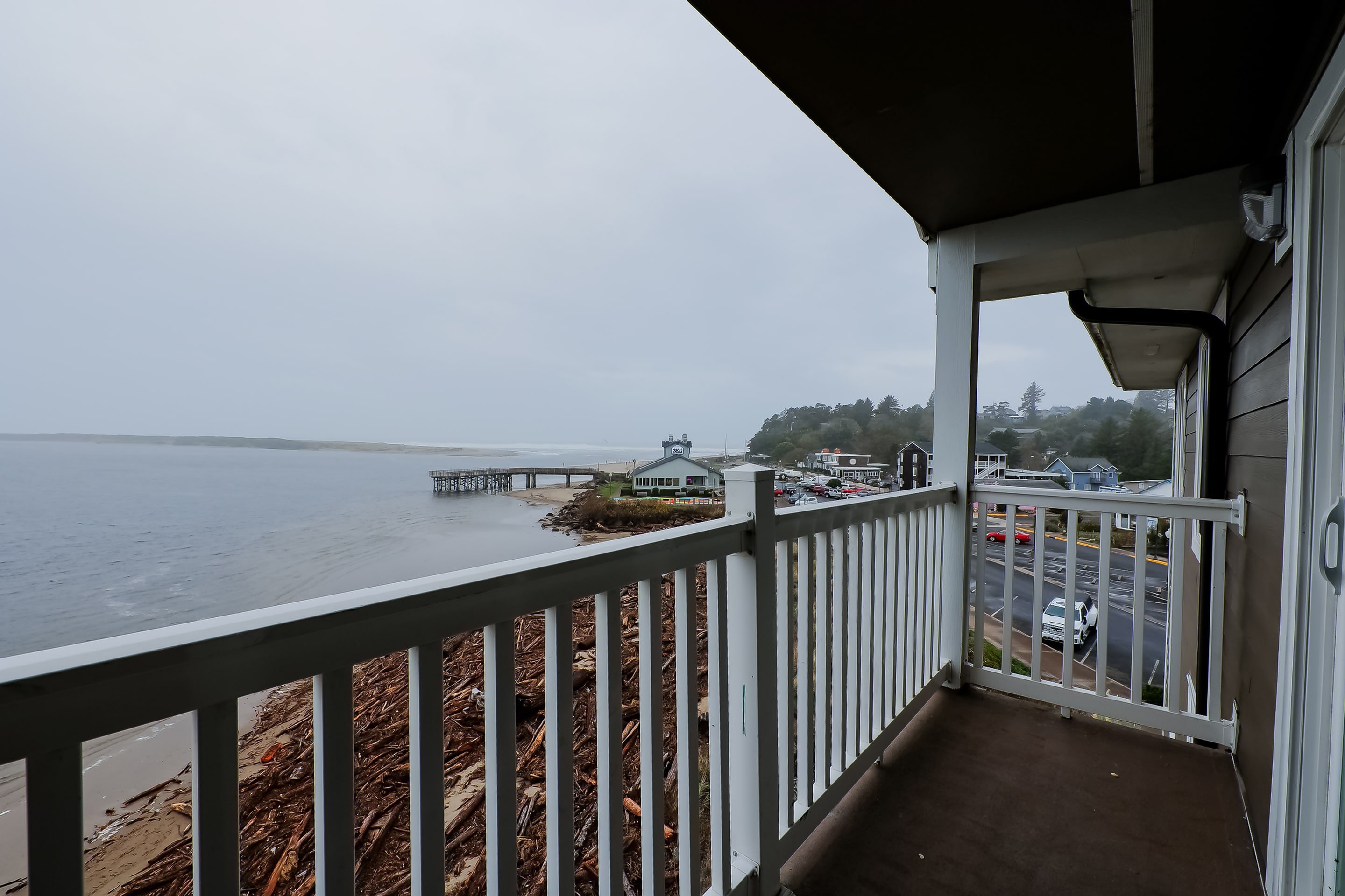 Siletz Bay Beachfront Hotel by OYO Lincoln City in LINCOLN CITY - OR