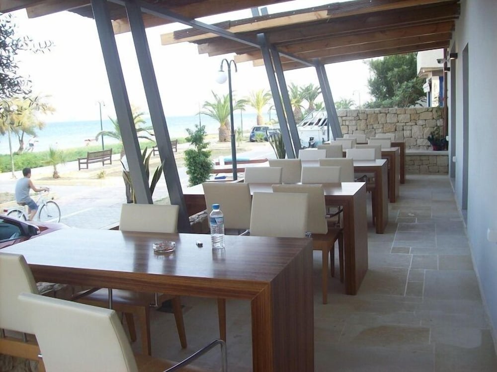 Aura Boutique Hotel 43/51