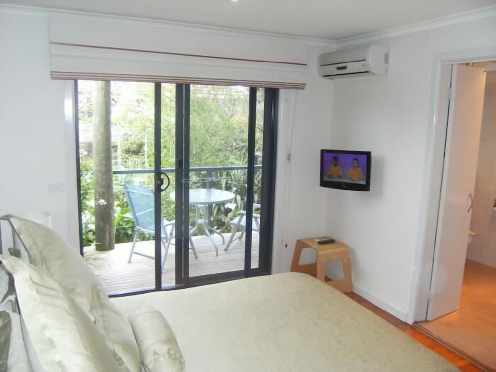 Verde, Queen Bed
