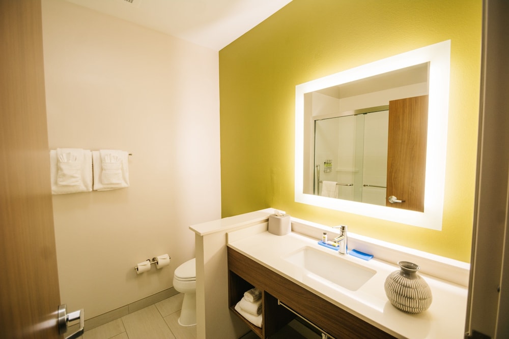 غرفة قياسية بسريرين كوين، Holiday Inn Express & Suites Birmingham - Homewood 10/10