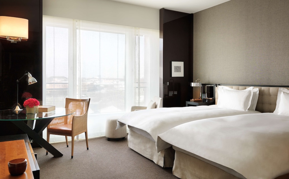 GRAND HYATT BERLIN 23/80