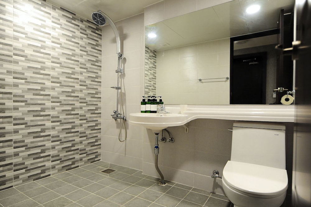 JB Plus Hotel 63/65