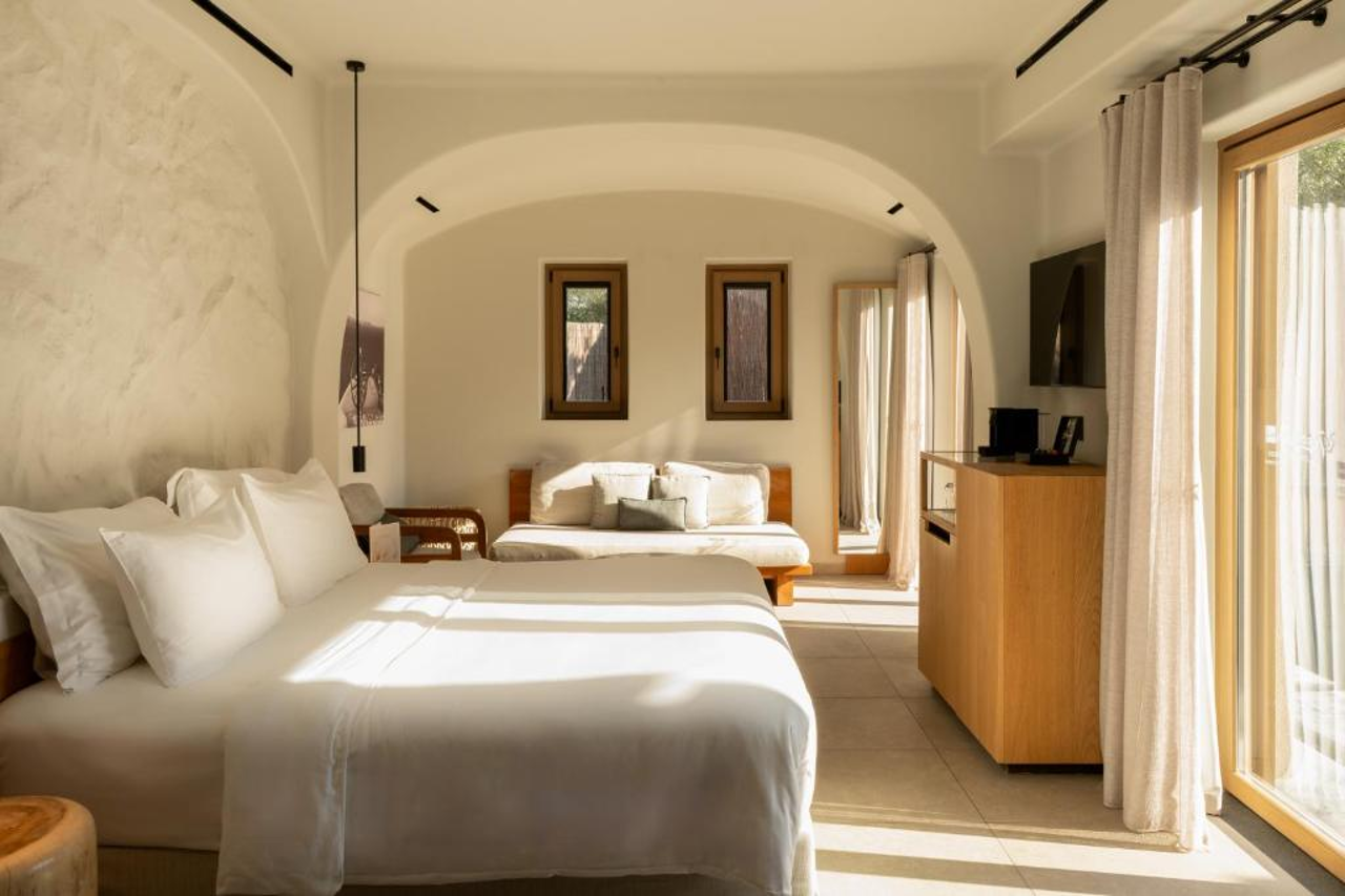 Radisson Blu Zaffron Resort, Santorini 4/21