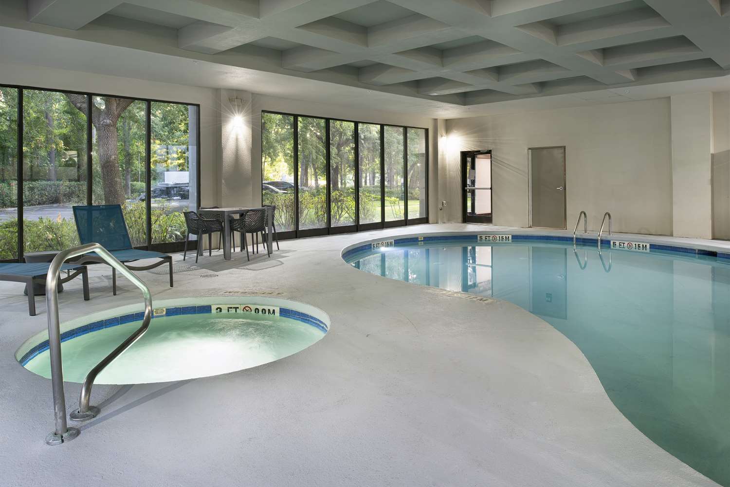 swimming pool spa