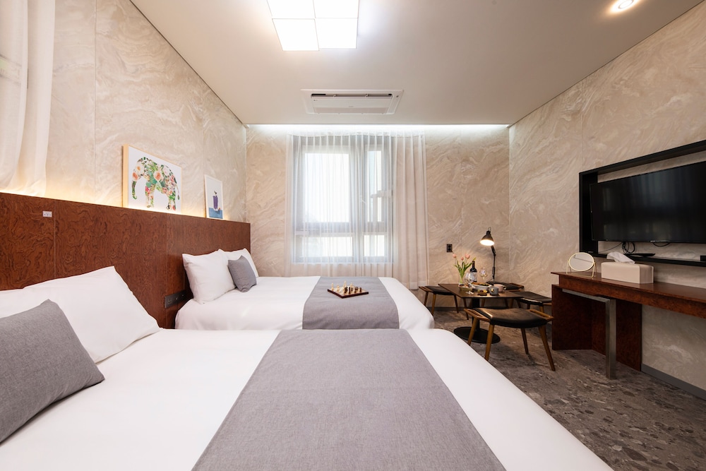 Hotel DM 12/53
