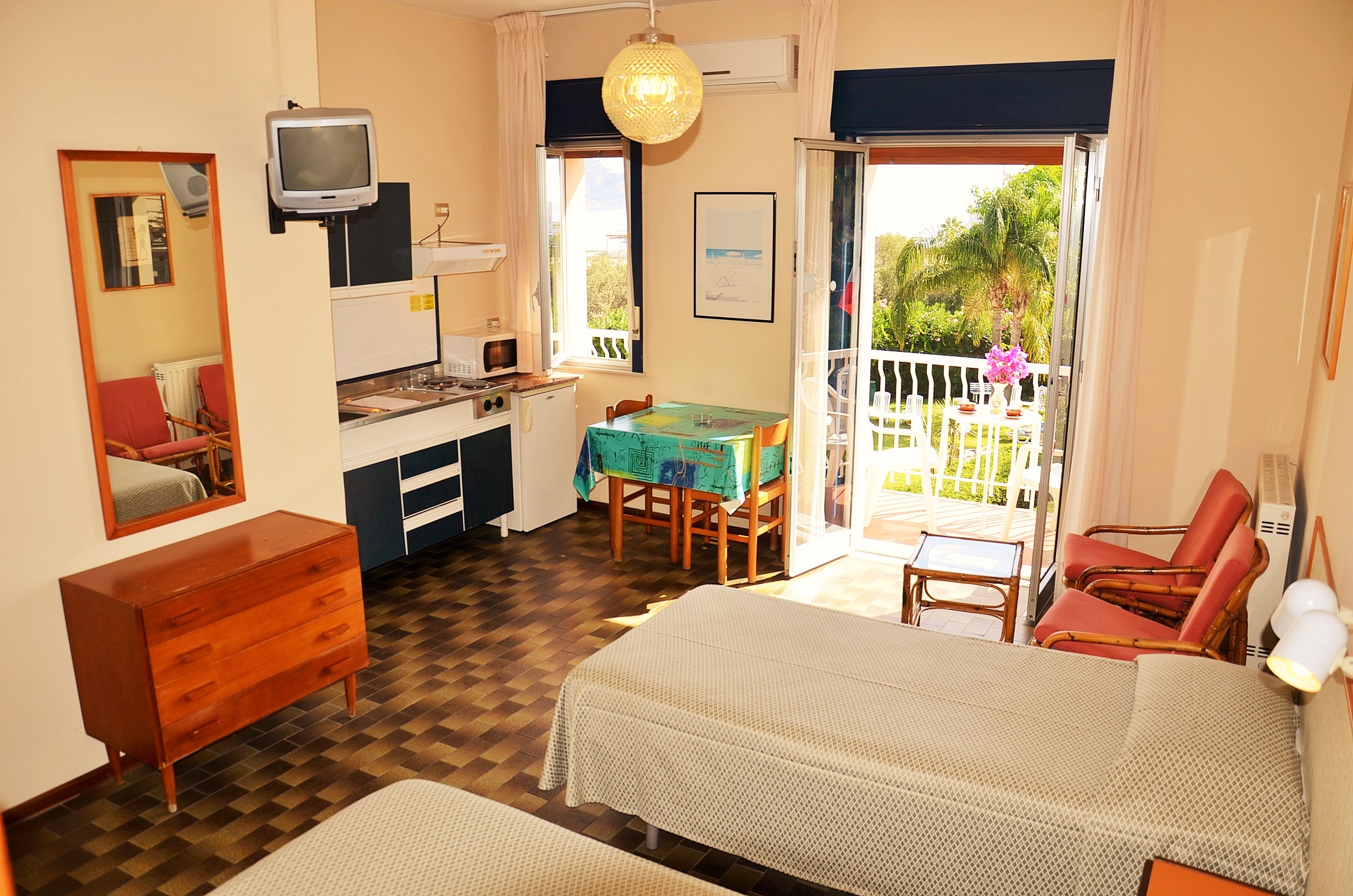 Mono, 2 Beds, Garden View, Balcony