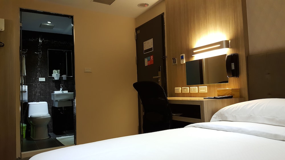 The Riverside Hotel International 32/63
