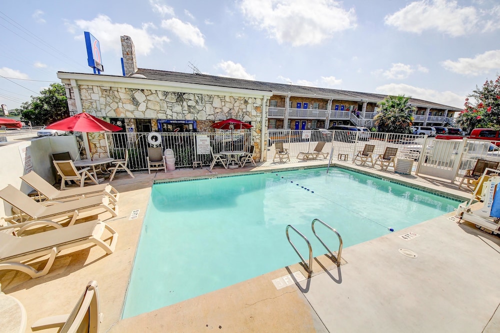 Motel6 San Antonio, TX - Northwest Medical Center in SAN ANTONIO - TX