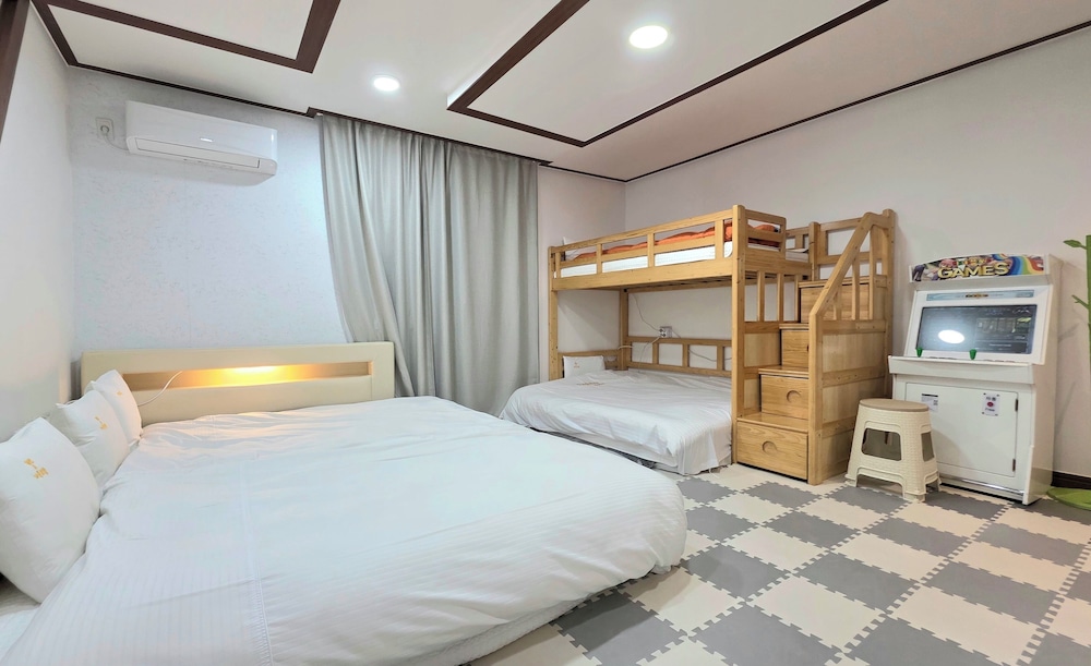Kids & Family Hotel 30/70