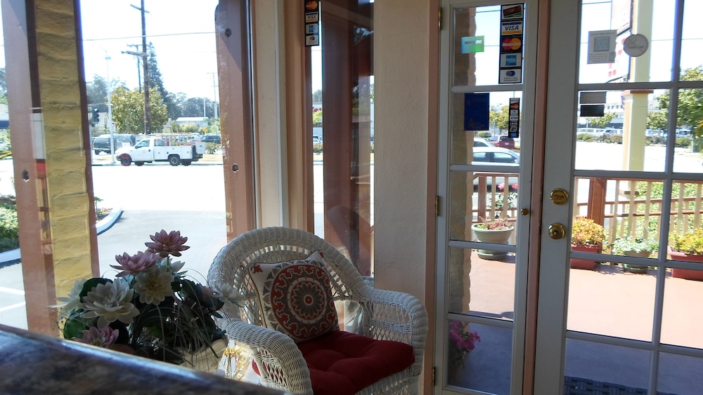 Hitching Post Studios Inn 57/63
