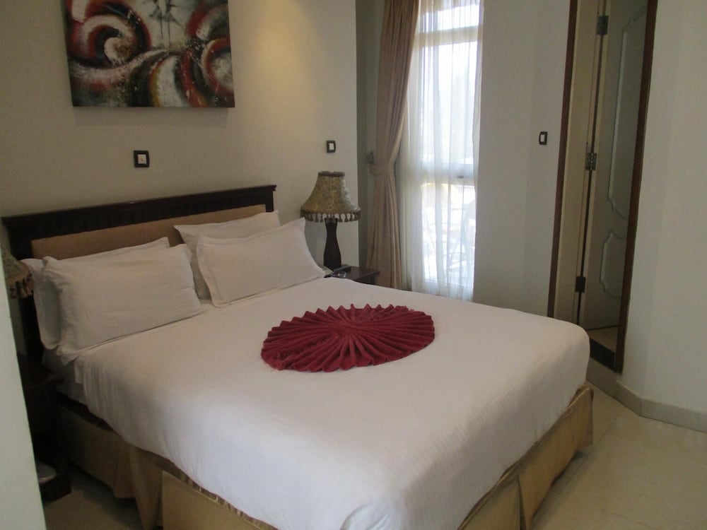 DELUXE, DOUBLE BED
