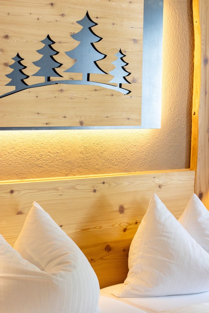 HOTEL WALDHOF 11/50