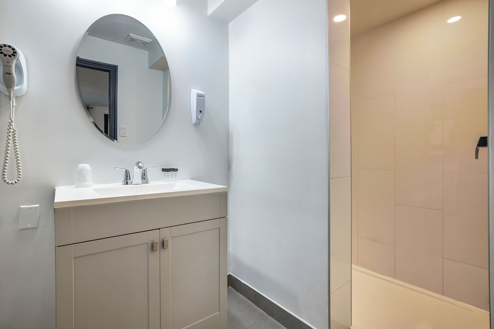 Motel Newstar Laval 38/38