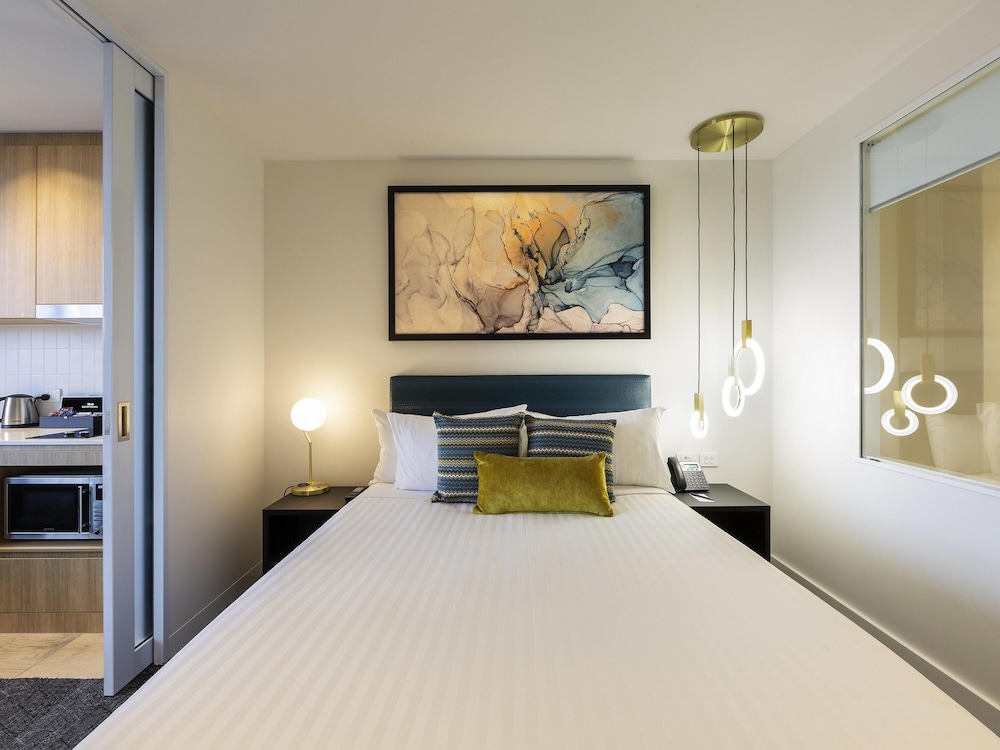 Mercure Canberra Belconnen 27/69