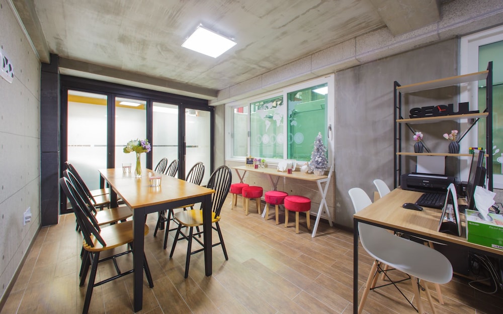 KW Hongdae Line Hostel 29/40