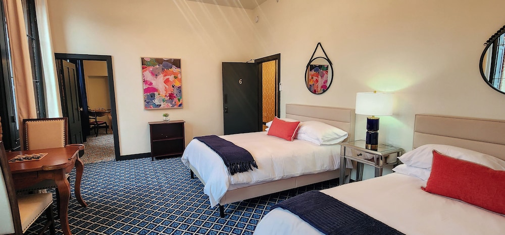 غرفة عائلية بسريرين مزدوجين بإطلالة على المدينة، Speakeasy Suites 2/2