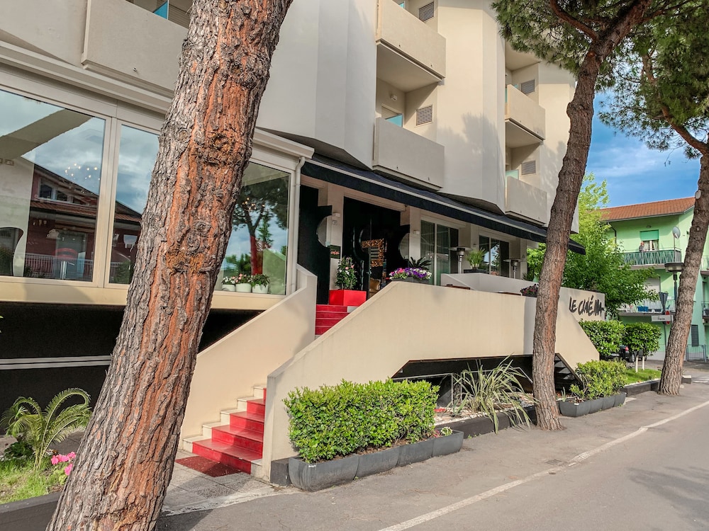 HOTEL LE CINEMA 3/68