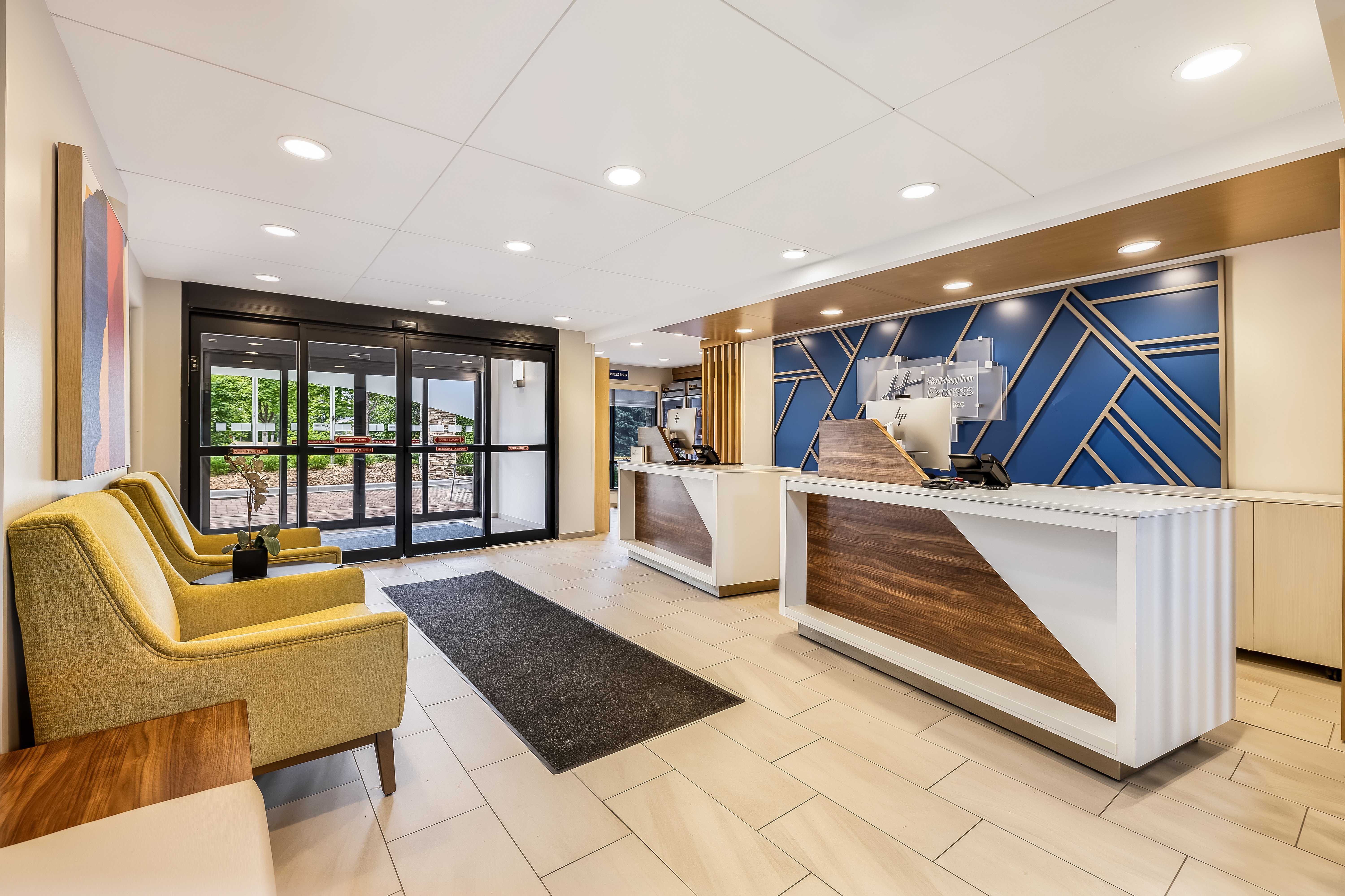 Holiday Inn Express Hotel Suites Minneapolis 2/22