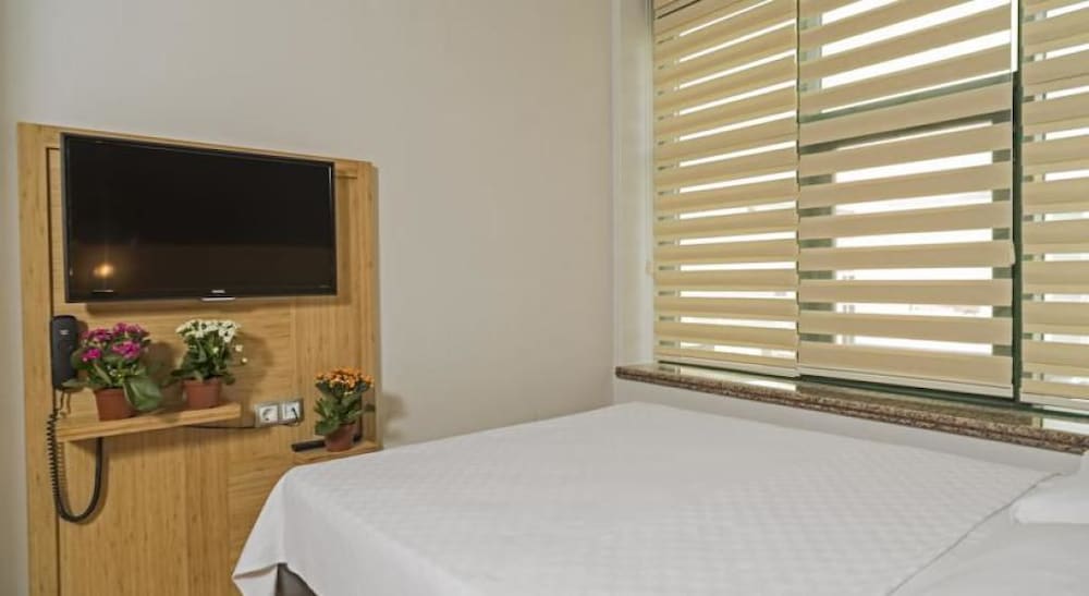 DELUXE, DOUBLE BED