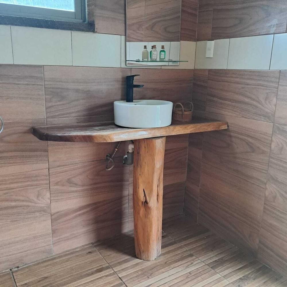 Hotel Uka Mana 6/50