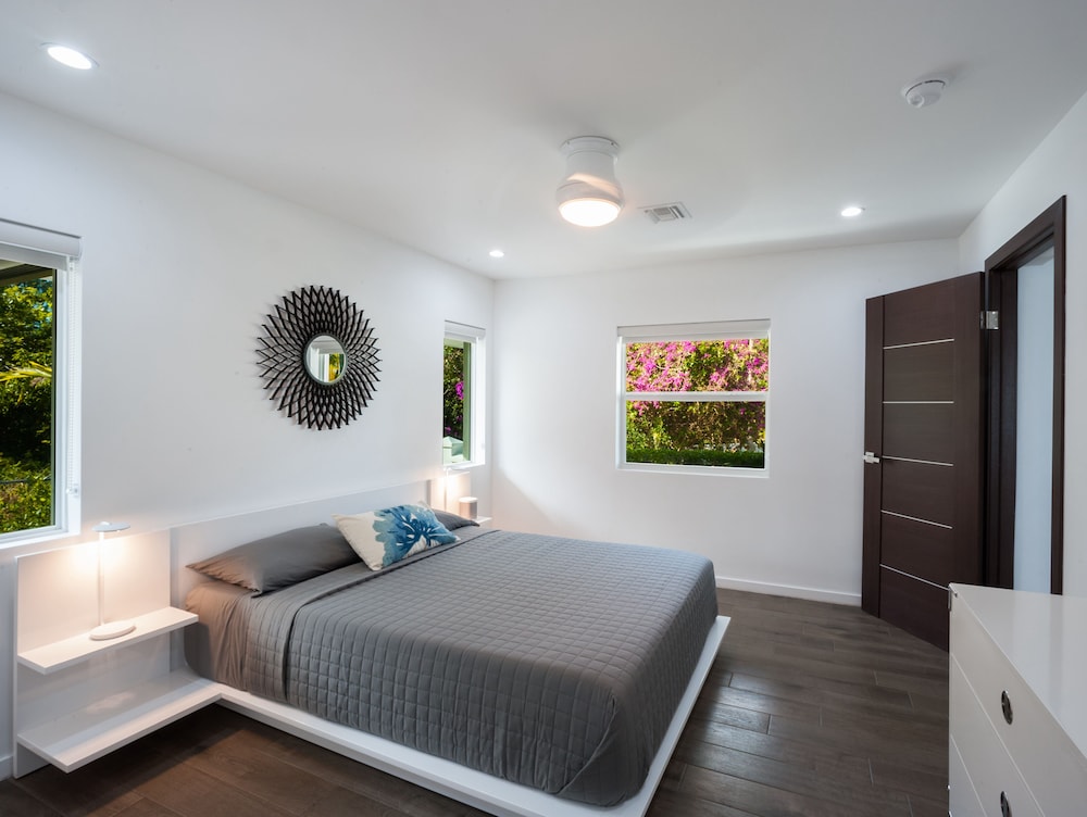Black Urchin Boutique Resort 25/65