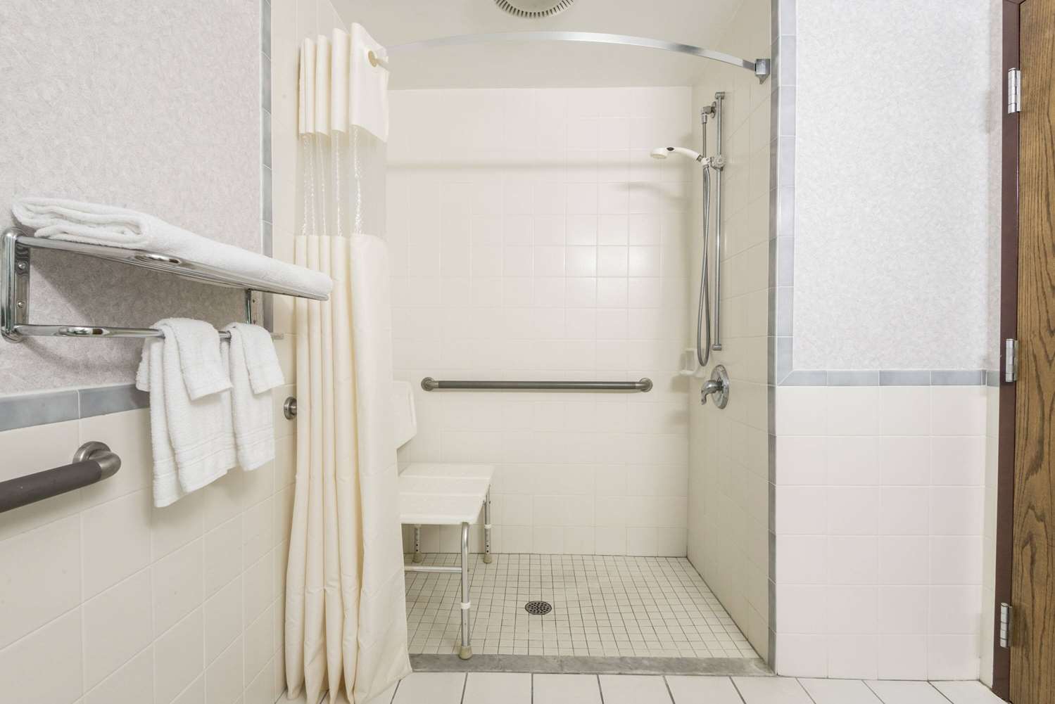 Days Inn By Wyndham Berlin Meriden 26/27