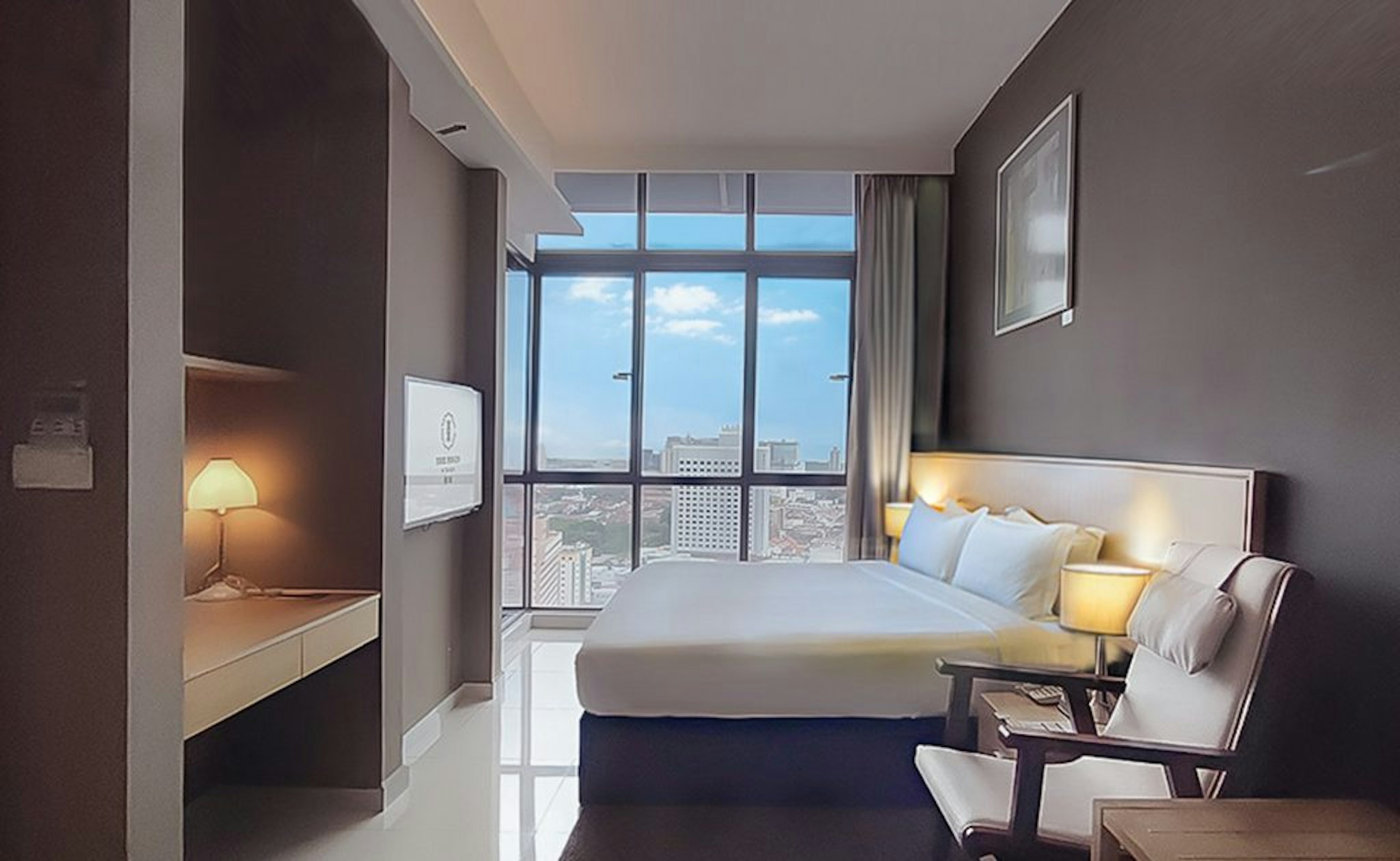 PREMIER, KING BED