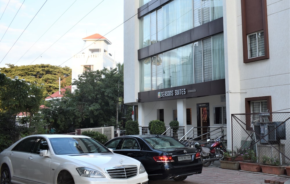 4 Seasons Suites 7/50