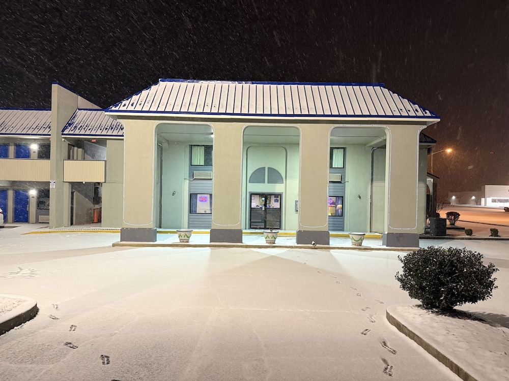 Rodeway Inn and Suites Plymouth Hwy 64 6/55