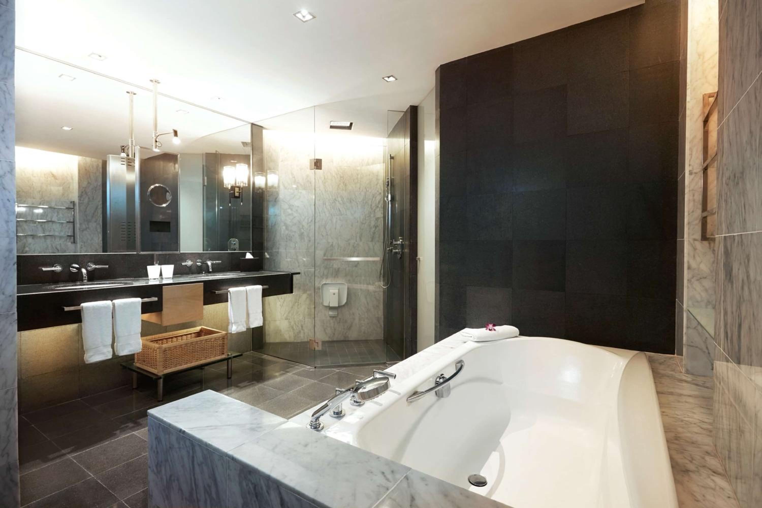جناح غراند تنفيذي بسرير كينج، Hilton Kuala Lumpur 8/10