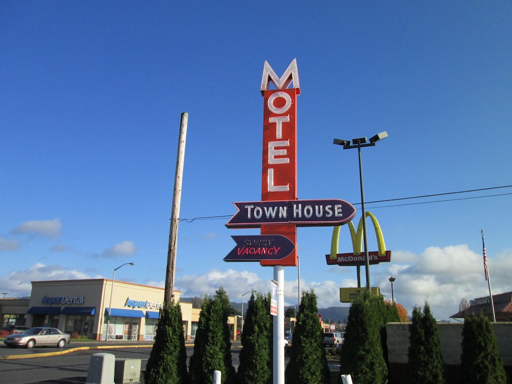Town House Motel Inc 33/33