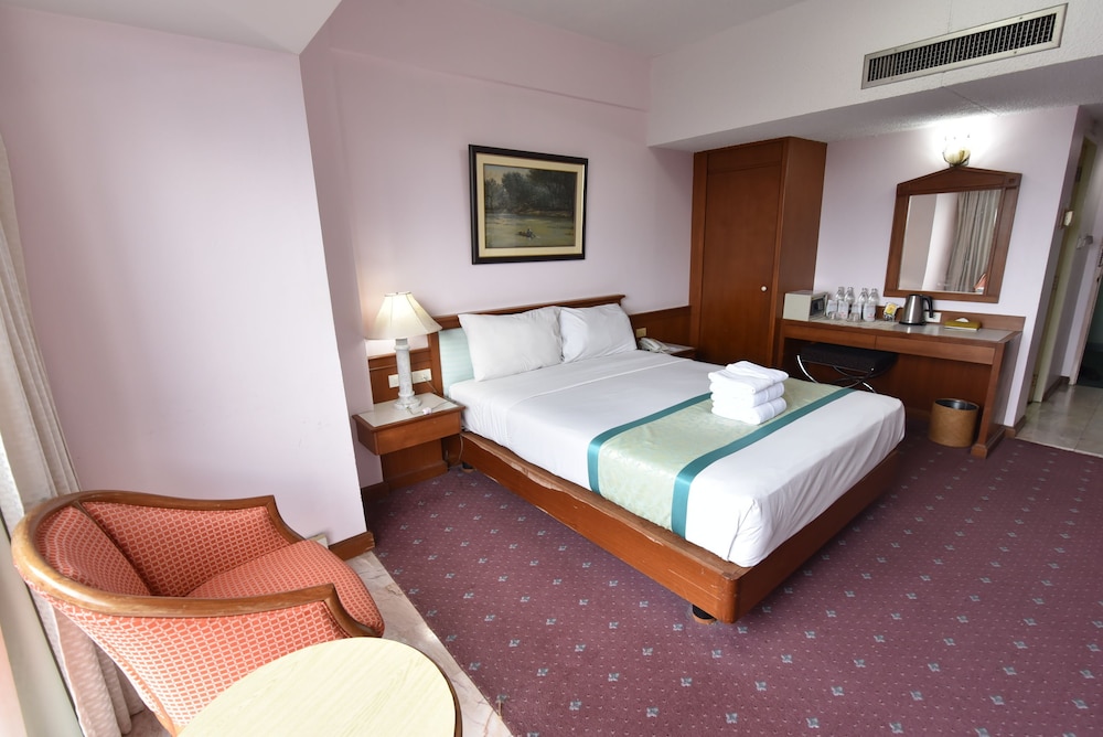 Asian Hotel Hatyai 8/72
